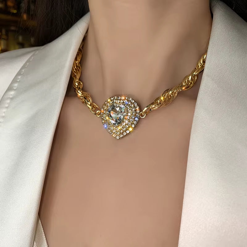 Fashion Golden Heart Crystal Choker Necklaces for Women Geometric Chain Necklaces Statement Jewelry Party