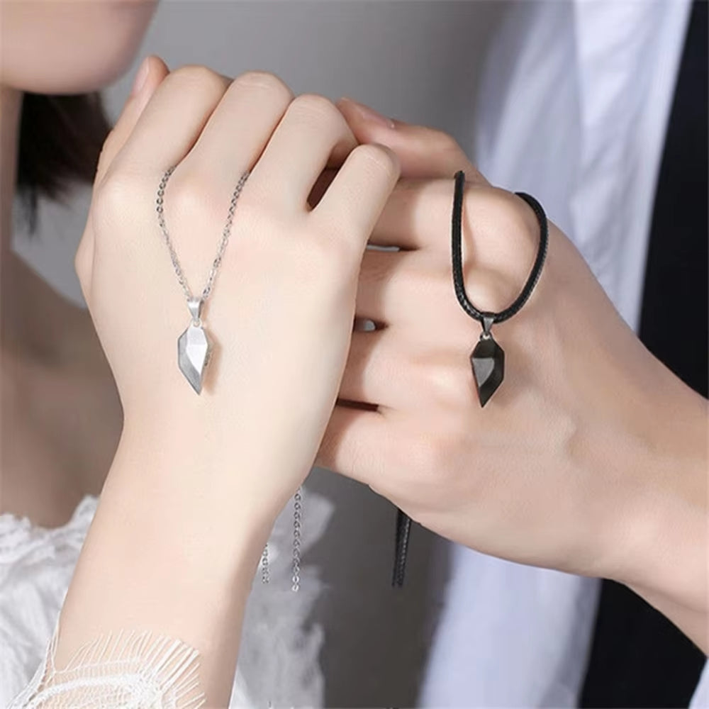 Korean Fashion Magnetic Couple Necklace for Lovers Gothic Punk Heart Pendant Necklace for Men Women Necklaces Party Gift Jewelry